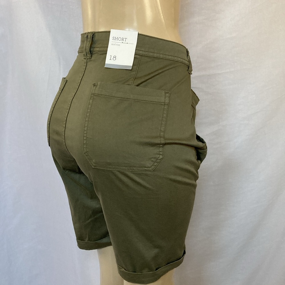 STYLE & CO. Women’s Utility Shorts Size 18 Cuffed Hems Olive Color Mid-Rise NWT